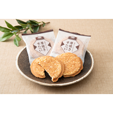 コープ　香ばしアーモンドの厚焼きせんべい ４枚入